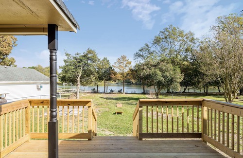 Portsmouth House | New listing! Charming, Waterfront Home-3 br,2 bath-sleeps 10!