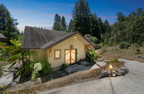 Freestone House | NEW LISTING! Compass Rose Reserve (2-Bedroom Home) by RedAwning