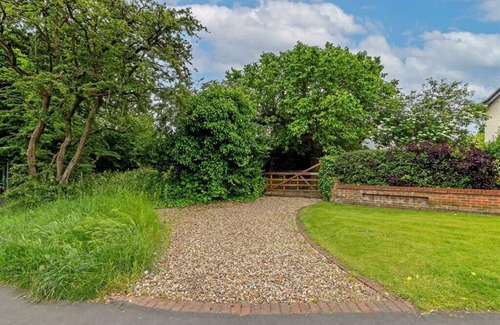 St Albans Cottage | *New Listing* Cosy cottage in St Albans