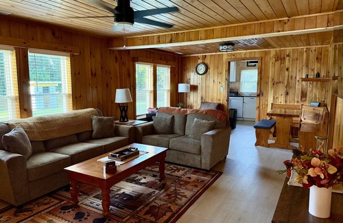Lenoir Cabin | New listing Cozy 2-bedroom/2-bath cabin in serene Happy Valley near Blowing Rock