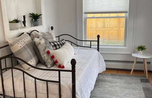 Hudson House | New listing! Cozy and Chic Hudson Getaway