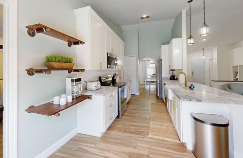 Tropic House | New Listing-Heart of Melbourne w/POOL