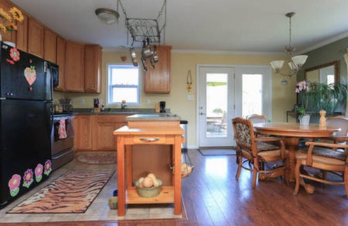 Weaverville House | NEW LISTING Heavenly Spa Retreat Sunrise & Sunset Views. Month to Month.