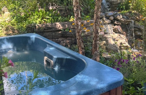 Weaverville House | NEW LISTING Heavenly Spa Retreat Sunrise & Sunset Views. Month to Month.