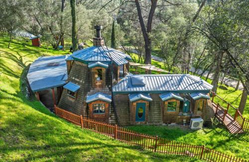 Coarsegold House | New Listing- Hobbit House @ Yosemite w/spa/firepit/unique