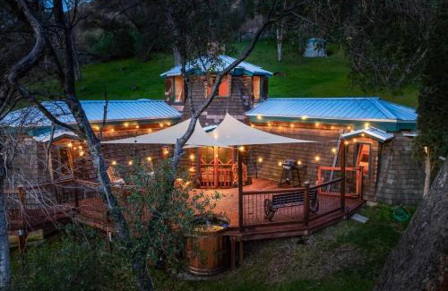 Coarsegold House | New Listing- Hobbit House @ Yosemite w/spa/firepit/unique