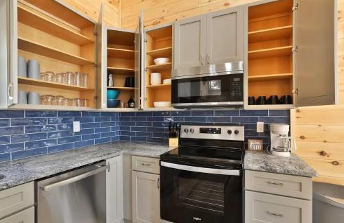 Logan House | New listing- Hocking Hills Modern Cabin