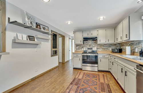Murfreesboro House | New Listing in Murfreesboro w/Pool & Hot Tub! Sleeps 12!