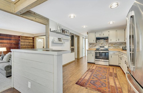 Murfreesboro House | New Listing in Murfreesboro w/Pool & Hot Tub! Sleeps 12!
