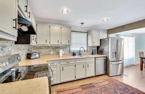 Murfreesboro House | New Listing in Murfreesboro w/Pool & Hot Tub! Sleeps 12!