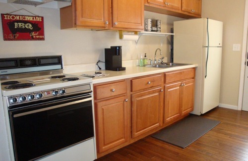 Sunrise Beach Cabin | NEW LISTING Lake view cabin, close to Captain Ron's Resort, Lake of the Ozarks