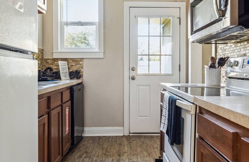 Lakeshore South House | NEW LISTING! Lakeshore Lush (4-Bedroom Home) - Pets Allowed by RedAwning