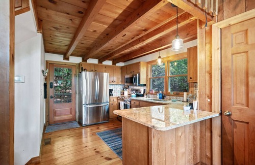 Big Canoe Cabin | New Listing Little Bear Lodge in Big Canoe
