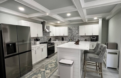 Goose Creek House | New Listing! Luxurious Remodeled Home! Discounts Available For 7 Nights Or More