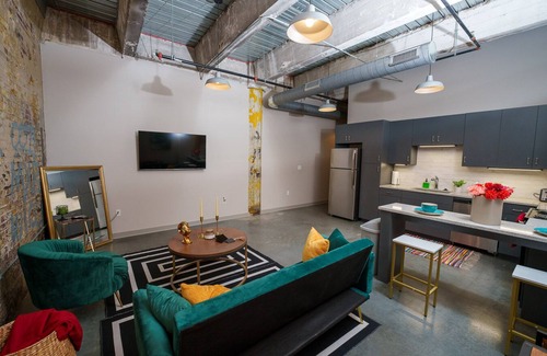 Pinch District Condo | ⭐️New Listing⭐️ Luxurious Condo Downtown Memphis