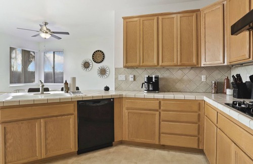 Peters House | New Listing! Luxury 4 bedroom home