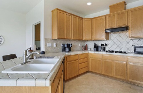 Peters House | New Listing! Luxury 4 bedroom home