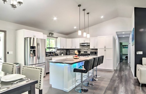 Keaau House | NEW LISTING! Luxury Hawaii Getaway: Close to Beach & Ocean by RedAwning