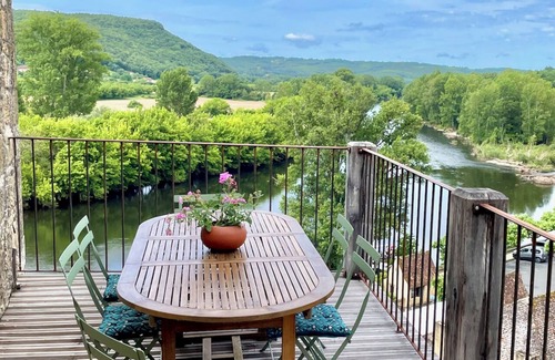 Beynac-et-Cazenac House | New Listing! Maison Delluc with Spectacular Vistas