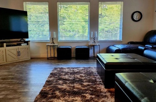 Dallas House | NEW LISTING! Mountain top serenity large acreage by RedAwning