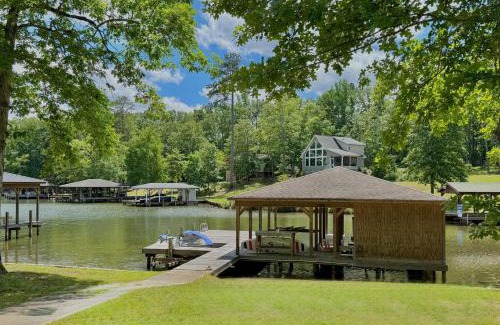 Milledgeville House | NEW Listing on Lake Sinclair with HOT TUB