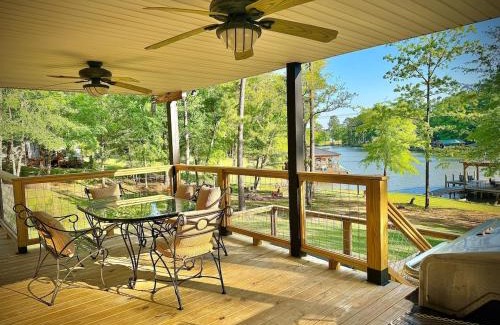 Milledgeville House | NEW Listing on Lake Sinclair with HOT TUB