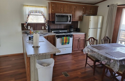 Shell Knob House | New listing. Peaceful! Sleeps 6. Deck, carport & fire pit. 3 miles to boat ramp.