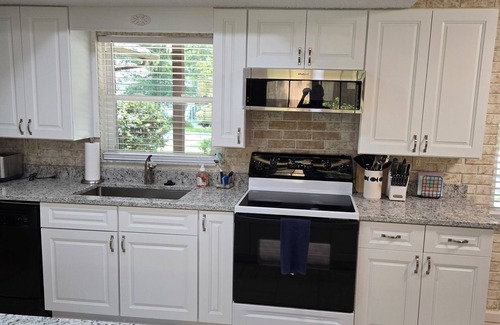Dunnellon House | New listing Pet friendly remodeled home offering private Rainbow River access
