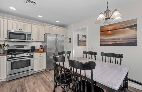 Buzzards Bay House | NEW LISTING! Pond Front 4BD-A/C, Deck, Hot Tub & Dock, Right on Queen Sewell Pond