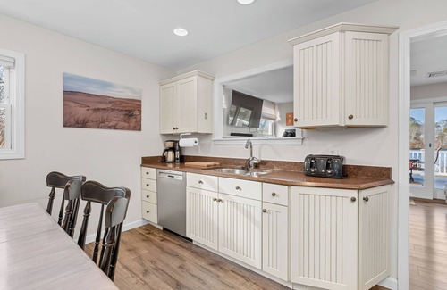 Buzzards Bay House | NEW LISTING! Pond Front 4BD-A/C, Deck, Hot Tub & Dock, Right on Queen Sewell Pond