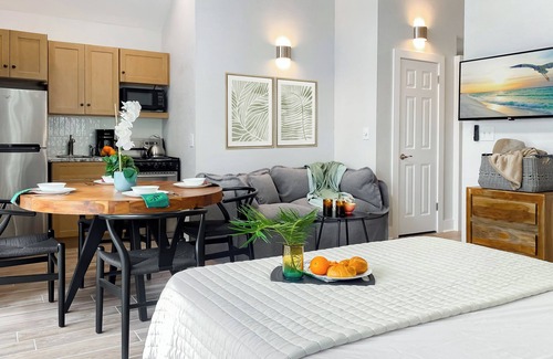 Crystal Beach Condo | New Listing! Pool & Beach Service Included!