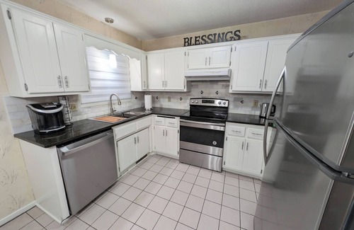 Northeast Minneapolis House | New Listing Promotion-Cozy&Spacious 4 BR/2BA house w/Game Room in central Mpls