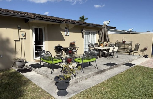 Homestead House | New Listing! Quaint Spanish Colonial House Gateway to the FL Keys & Everglades