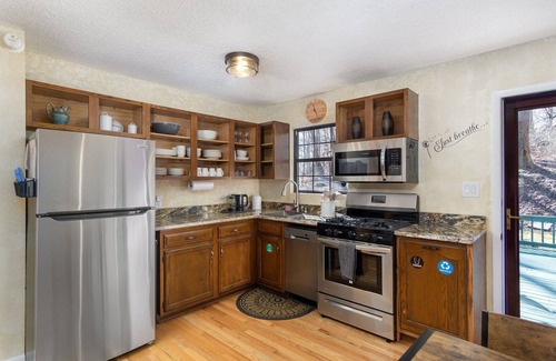 Asheville House | NEW LISTING! Relaxation~Zen~Azalea Cabin~Asheville by RedAwning