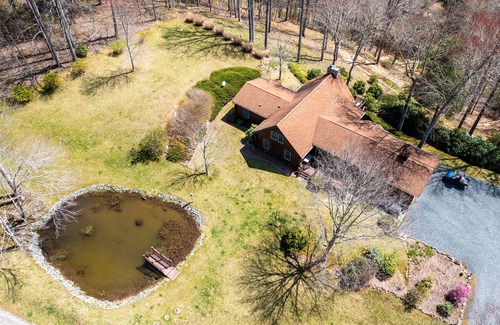 Newland Cabin | *NEW LISTING* River Front Cabin Near Linville Falls/Winery Sleeps 16