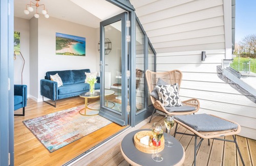 Torquay Apartment | New Listing! South Devon Coastal Apartment with Sea Views & Parking