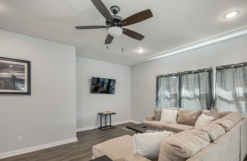 Highland Park House | New Listing! Spacious 4 BDRM Home W/Pool Mins To DT/Riverwalk!