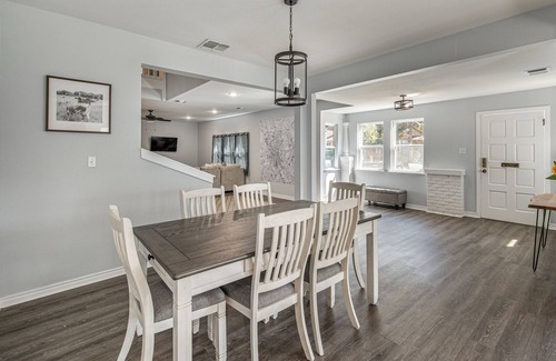 Highland Park House | New Listing! Spacious 4 BDRM Home W/Pool Mins To DT/Riverwalk!