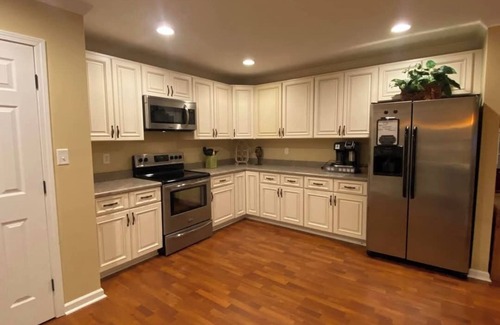 Anderson House | NEW LISTING Spacious 5-bedroom lakefront house in Anderson, 13 miles to Clemson