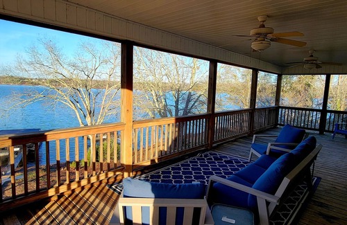 Anderson House | NEW LISTING Spacious 5-bedroom lakefront house in Anderson, 13 miles to Clemson