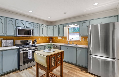 Aska Cabin | New Listing Specials! Spacious - Fire Pit - Pool Table - Shuffleboard
