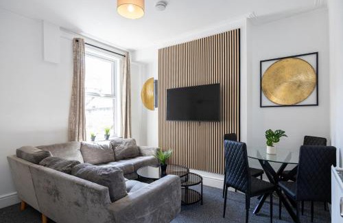 Liverpool House | New Listing Stunning Liverpool Abode Lounge Room Sleeps 9