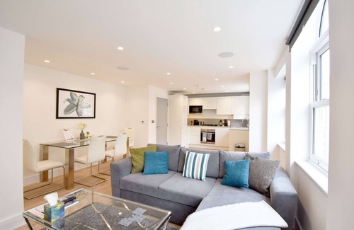 Ealing Apartment | New Listing (Stunning One Bedroom Apartment By Ealing Studios)