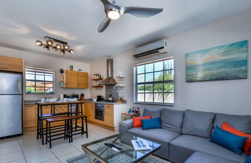 Boroncana House | NEW Listing* Stunning Villa with Resort-style Backyard