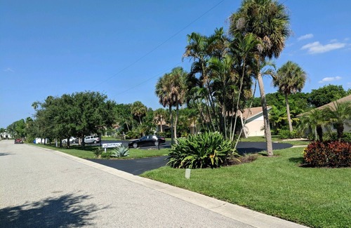 Longboat Key Villa | New Listing: Sun, Sea Breeze & Seagulls – The Ultimate Beach Location