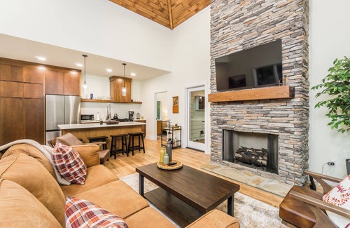 Dahlonega House | New Listing! The Porter Retreat - 35 Acres, Hot Tub, Fire Pit