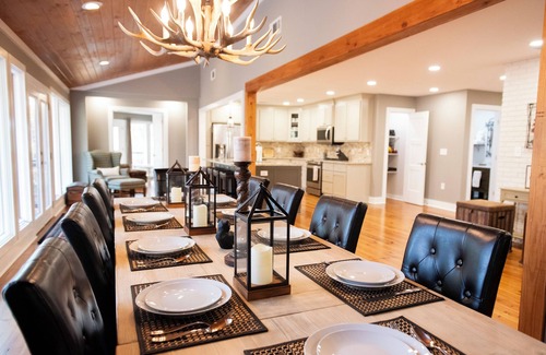 Dahlonega Cabin | New Listing! Three Chimney Lodge-Hot Tub/Game Room/Fire Pit/4 Bed!