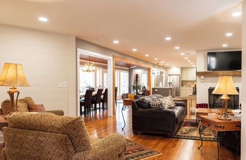 Dahlonega Cabin | New Listing! Three Chimney Lodge-Hot Tub/Game Room/Fire Pit/4 Bed!