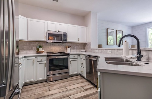 Bonito Boathouses House | New Listing! Walking distance to Marina.