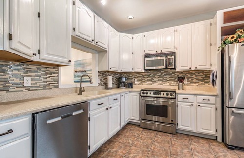 Port Royal House | NEW LISTING! Views of Intracoastal Waterway - Sleep 4